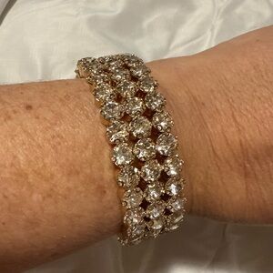 Elegant Gold and Crystal Bracelet